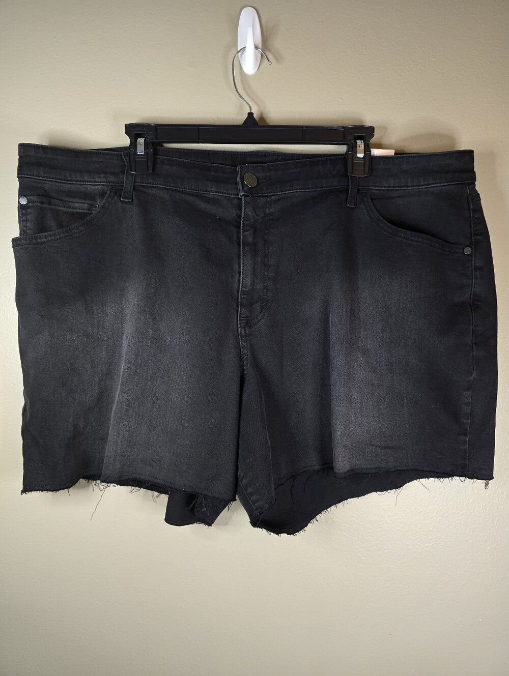 EVRI Black Jean Shorts Size 22W Mid Rise Cut Offs Stretchy Pockets New